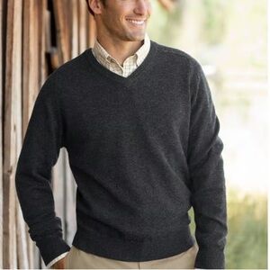 L.L. Bean Lambwool V Neck Sweater XL Gray
Closet Staple Preppy Heritage